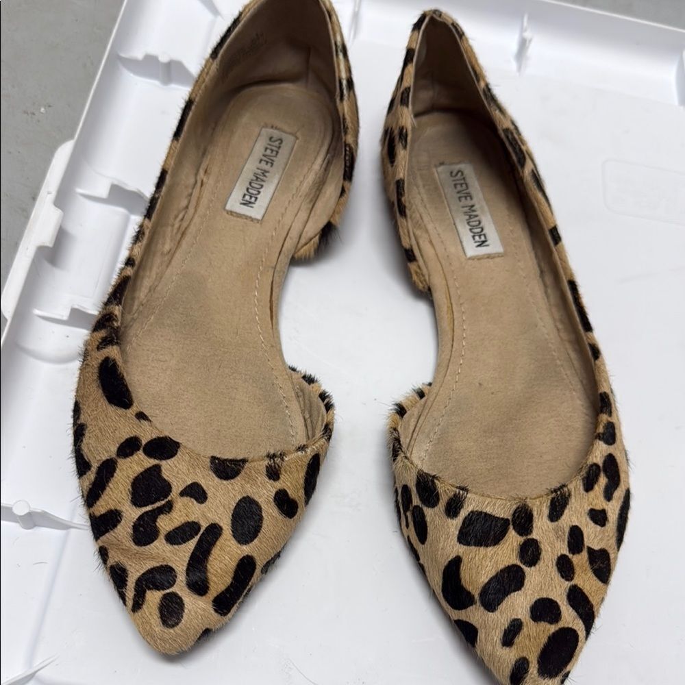 Steve Madden Tan and Black Flats - Size 8.5